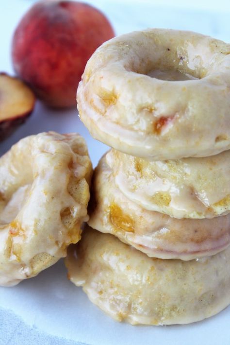 Donut Peach, Peach Glaze, Donut Pan, Donut Cake, Fruity Treats, Homemade Donuts Recipe, Baked Donut Recipes, Baked Peach, Baked Doughnuts