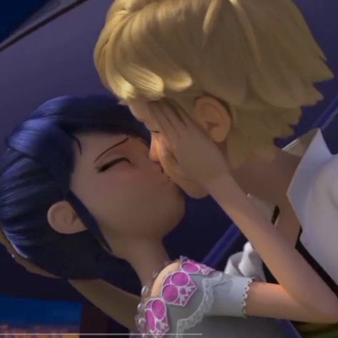 new episode!! Adrinette’s kiss 🪩🫀 Adrienette Kiss, Miraculous Kiss, Marinette E Adrien, Ladybug Und Cat Noir, Miraculous Ladybug Kiss, Adrian And Marinette, Marinette Et Adrien, Ladybug And Cat Noir, Miraculous Wallpaper