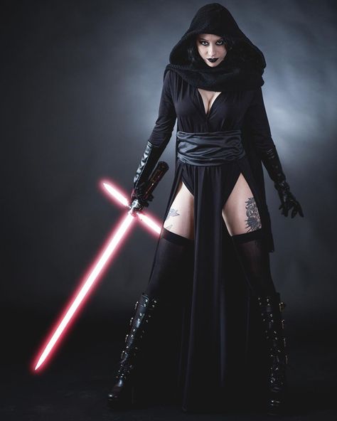 1,174 mentions J’aime, 14 commentaires - Lainey (@lainey.cat) sur Instagram : "Can we fast forward to December because I NEEEEEED TOOO SEEE THE LAST JEDI 🖤🖤 Photo by…" Female Sith Cosplay, Sith Lord Costume, Sith Lord Cosplay, Sith Costume, Female Sith, Sith Cosplay, Disfraz Star Wars, Star Wars Sith, The Last Jedi