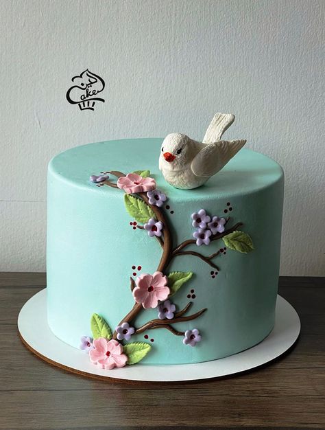 Sparrow Birthday Cake Ideas Images (Pictures) Bird Birthday Cake Ideas, May Birthday Cake Ideas, Bird Cakes Birthday, Bird Cake Ideas, Bird Theme Cake, Bird Birthday Cake, Garden Theme Cake, Mum Cake, Feather Party