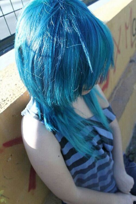 Light blue hair <3 beautiful color Emo Bangs, Cold Beauty, Hair Rainbow, Scene Style, Dyed Hair Pastel, Scene Aesthetic, Emo Scene Hair, Scene Girl, Goth Hair