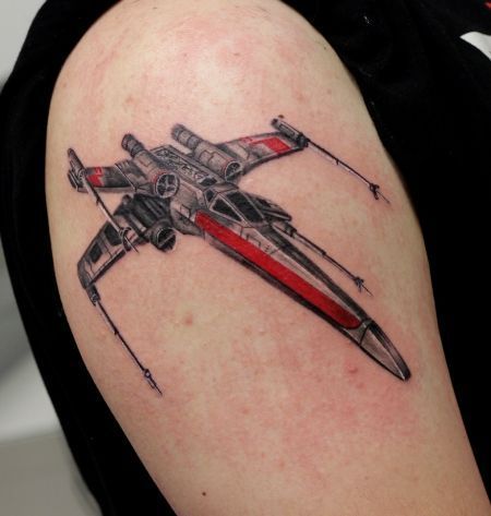 Do you want to get a tattoo that reminds you of your childhood days? Here, you will find the 65 small and minimalist Star Wars tattoo ideas that catch your attention. Find out their meaning and check 35 nostalgic tattoos designs for men and women. X Wing Tattoo, Small Wing Tattoos, Mandalorian Tattoo, Star Wars Tattoo Sleeve, Fighter Tattoo, Wing Tattoo Designs, Bottle Tattoo, Tattoo Master, Wing Tattoo