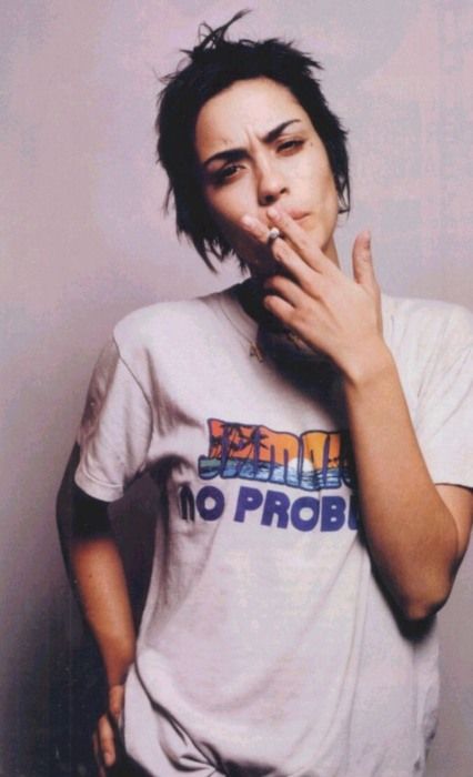 shannyn sossamon smoking Shannon Sossamon, Shannyn Sossamon, 1990 Style, Marla Singer, Hippie Grunge, Grunge Style, Girl Crushes, Girl Crush, New Hair