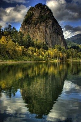 Beacon Rock State Park ~ Washington State ~ Columbia River Gorge Beacon Rock State Park, The Oregon Trail, Evergreen State, Columbia River Gorge, Columbia River, Top Of The World, Washington State, State Park, Beautiful Landscapes