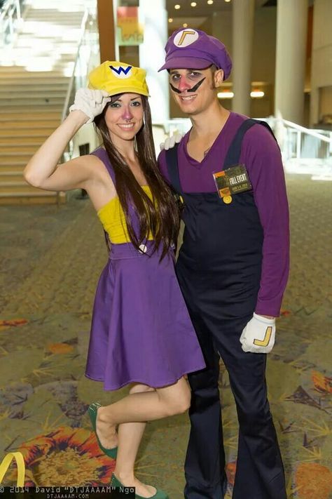 Cute cosplay Waluigi Costume, Wario Costume, Twin Day Outfits, Mario Kart Costumes, Wario Waluigi, Disfraz Toy Story, Crazy Halloween Costumes, Super Mario Costumes, Mario Cosplay