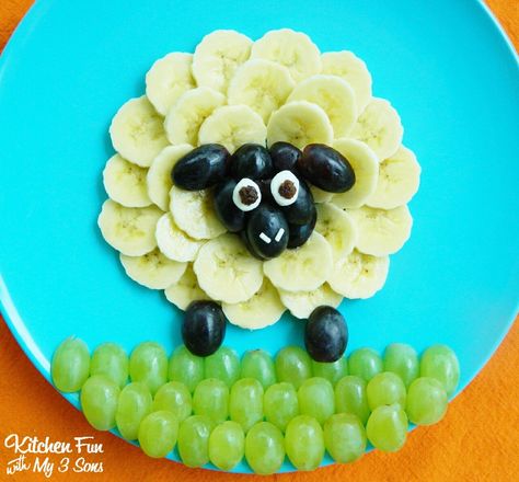 Decoraciones veraniegas para nuestros platos de fruta Fruit Recipes For Kids, Homemade Fruit Snacks, Toddler Healthy Snacks, Snack Easy, Kids Recipe, Fruits Decoration, Fruit Creations, Fruit Animals, Food Art For Kids