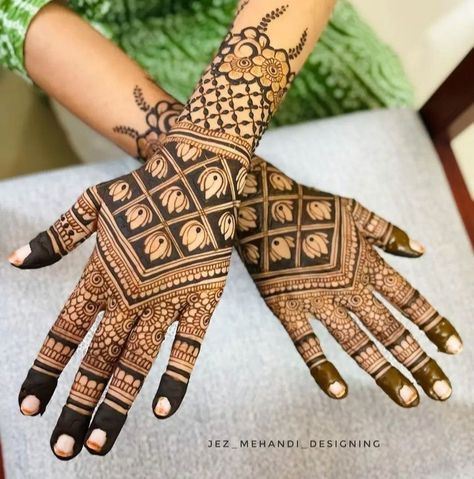 Backhand Bridal Mehandi Designs, Mehndi Designs Brother Wedding, Brother Sister Mehndi Design, Lotus Back Hand Mehndi Design, Lotus Mehndi Design Back Hand, Lotus Mehendi, Diwali Mehndi, Hena Designs, Hand Mehendi