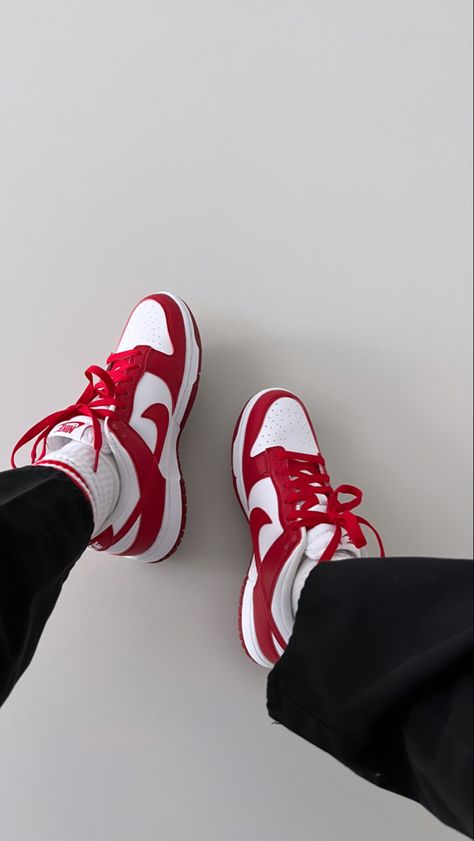 Nike Dunk Low Red White #nikedunk #sneakers #womenswear Lisa Leslie Dunk Outfit, Red And White Nike Dunks Outfit, Red Nikes Outfit, Aesthetic Red Shoes, Hype Outfits Women, Nike Red Aesthetic, Dunks Red And White, Red Shoes Nike, Red Sneakers Aesthetic