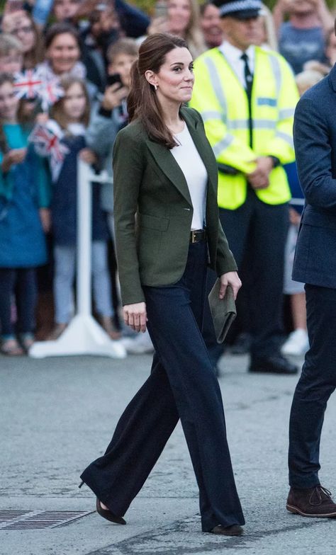 Outfits Trousers, Princess Kate Style, Kate Middleton Style Outfits, Work Hair, Kate Middleton Outfits, Princess Catherine, Middleton Style, Catherine Middleton, Kate Middleton Style