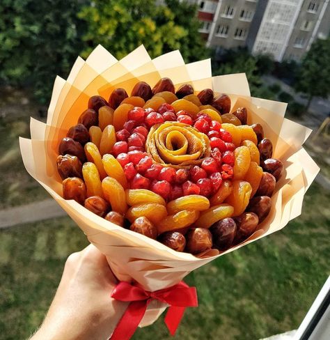 Fruit Bouquet Diy, Flower Box Gift, Diy Gift Set, Chocolate Fruit, Gift Bouquet, Candy Bouquet, Dried Fruit, Flower Boxes, Felt Flowers