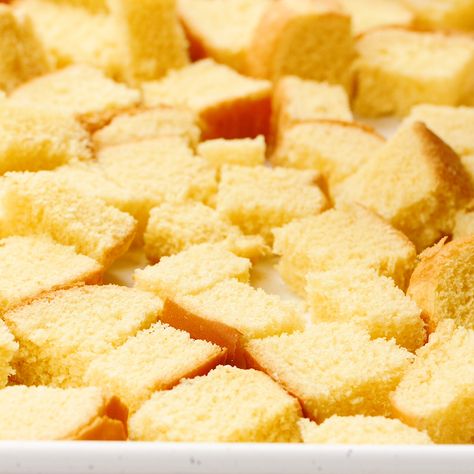 bread cubes Egg Casserole With Bread Cubes, Breakfast Casserole With Bread Cubes, Egg Casserole With Bread, Easy Egg Bake, Hearty Breakfast Recipes, Egg Bake Casserole, Breakfast Casserole With Bread, Leftover Breakfast, Crockpot Hot Chocolate