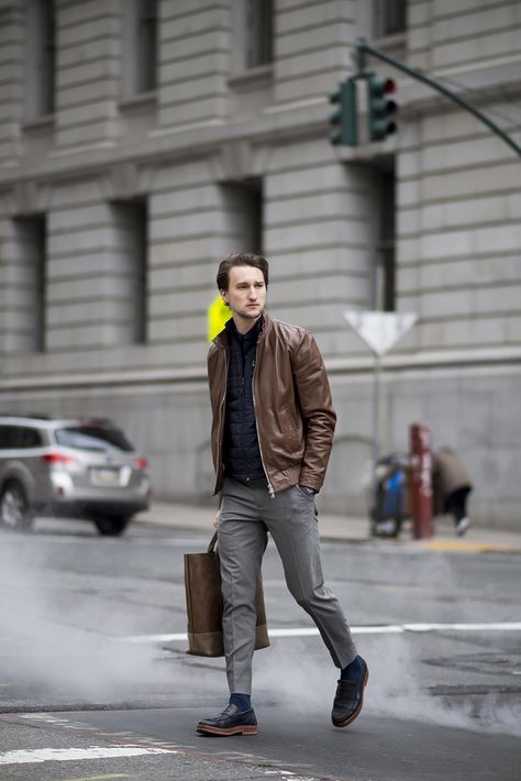 thestreets_edit copy Marcel Floruss, Chinos Men, One Dapper Street, Men's Closet, Outfit Informal, Mens Smart Casual Outfits, Spring Lookbook, Business Casual Work, Leather Jacket Outfits