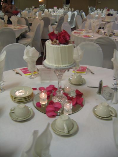 Cake Centerpiece - saves money on decorations, and people can eat it :-) Wedding Cake Centerpieces, Edible Centerpieces, Cake Centerpieces, Centerpieces Wedding, Big Cakes, Cake Trends, September Wedding, Wedding Cake Inspiration