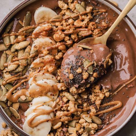 Indulge in a protein-rich Chocolate Smoothie Bowl with creamy peanut butter and bananas for a satisfying and nutritious treat. Triple Chocolate Muffins, Chocolate Protein Smoothie, Protein Smoothie Bowl, Chocolate Smoothie Bowl, Peanut Butter Pumpkin, Peanut Butter Honey, Chocolate Smoothie, Chocolate Protein Powder, Chocolate Protein