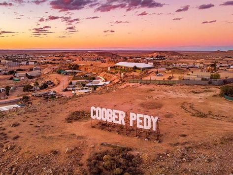 Central Australia, Underground Homes, Outback Australia, Australian Travel, Underground Cities, Coober Pedy, Free Camping, Cheap Things, Desert Landscaping