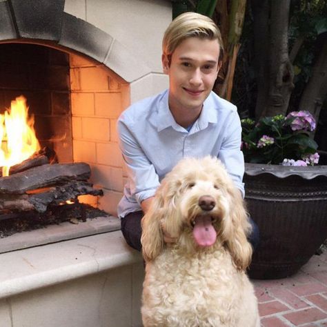 Tyler Henry, Hollywood Medium. This show rocks . This kid is amazing Tyler Henry Medium, Medium Tv Series, Tyler Henry, Heebie Jeebies, Happy Birthday Steve, Future Board, Edgar Cayce, Medium Tv Show, The Kardashians