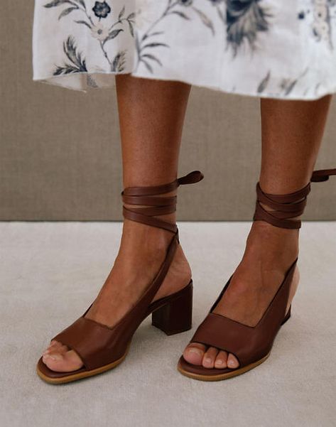 Leather Block Heels, Summer Sandals, Brown Sandals, Looks Style, Block Heels Sandal, Mid Heel, Cute Shoes, Summer Shoes, Leather Sandals