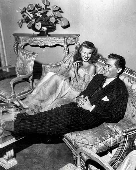 Rita Hayworth & Glenn Ford - Gilda (1946) Gilda 1946, Glen Ford, Herman Munster, Glenn Ford, Noir Movie, Old Hollywood Movies, Hooray For Hollywood, Classic Movie Stars, Old Hollywood Stars