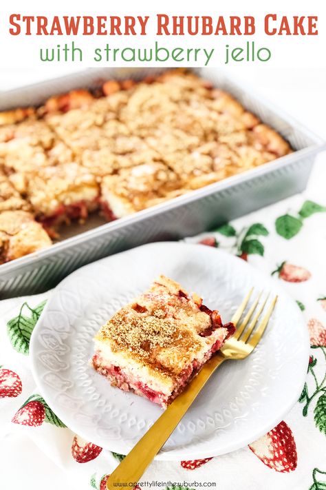 Rhubarb Jello Cake, Rhubarb Jello, Strawberry Rhubarb Cake, Strawberry Jello Cake, Rhubarb Cake Recipes, Homemade White Cakes, Moist White Cake, Rhubarb Strawberry, Crunch Recipe