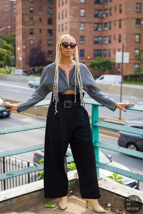 Solange Knowles by STYLEDUMONDE Street Style Fashion Photography Fashion Week Celebrities, Solange Style, Solange Knowles Style, Solange Knowles, Fashion Photography Inspiration, Street Fashion Photography, Black Women Fashion, Style Crush, Autumn Fashion Women