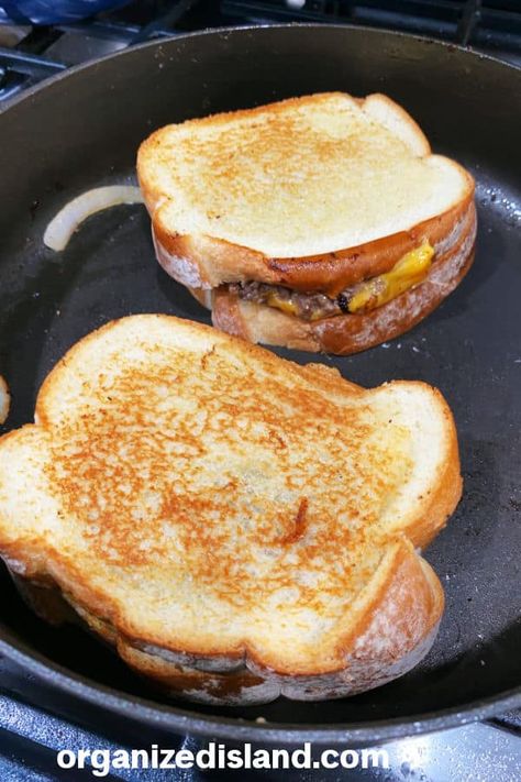 Patty Melt Recipe Beef Patty Melt Recipe, Sourdough Burger Patty Melts, Paddy Melt Recipe, Patti Melt Recipe, Patty Melt Recipe Easy, Patty Melt Recipe Ground Beef, Patty Melt Recipe Pioneer Woman, Pattie Melt, Easy Patty Melt