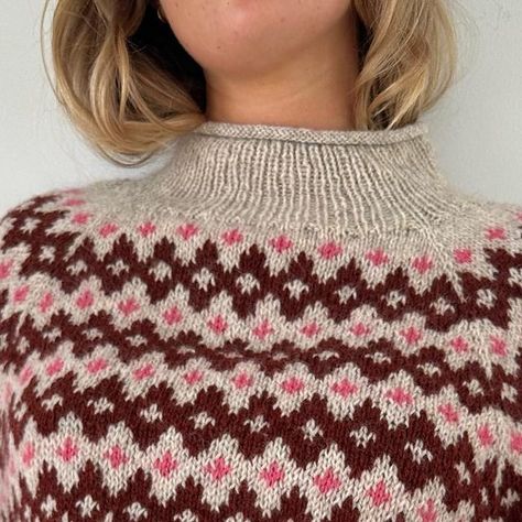 Lene Holme Samsøe / LE KNIT on Instagram: "Inge Sweater klar til efteråret🍇  Maria her på strikkekontoret har strikket sin Inge Sweater i denne fine farvekombination. Garnet er Jensen fra @isageryarn i farverne 6s, 98 og 19.  📍pattern for inge sweater is available in english, german, norwegian and danish at www.leknit.com . . . #ingesweater #leknit #knittingpattern #nevernotknitting #knittersgonnamake #knittinginspiration #leneholmesamsøe #strik #strikk #sticka #tejer #stricken #strickenistmeinyoga #knitknitknit #knittersgonnaknit #tricotlove #strandedknitting #jacquardmønster #mønsterstrikk #isagerarchives #littleisagerarchives #littleingesweater" English German, Cold Season, Knitting Inspiration, Knitting Pattern, Knitting, On Instagram