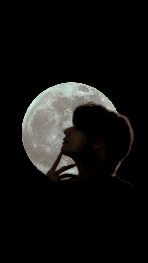 Taehyung Moon Aesthetic, Taehyung Silhouette, Taehyung Pictures, Taehyung Aesthetic, Taehyung Wallpaper, Moon Pictures, Black Picture, Taehyung Funny, Kim Taehyung Wallpaper