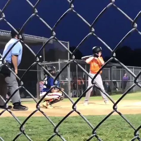 Kida Tried to Frame This Pitch 😂 | Bleacher Report Softball Jokes, Catcher Drills, Softball Plays, Softball Aesthetic, Softball Things, Baseball Memes, Baseball Funny, Sports Quotes Softball, Sports Joke