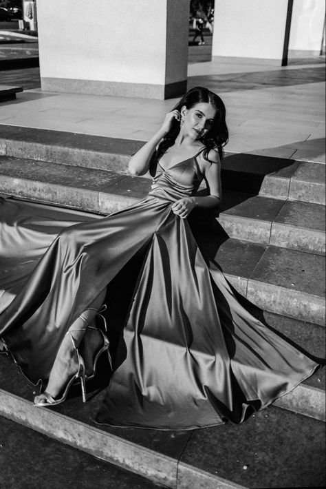 Dramatic Dress Photoshoot, Long Dress Photoshoot Poses, Long Dress Photoshoot Ideas, Black And White Photo Shoot, White Photo Shoot, Long Tight Dress, Downtown Pictures, Prom Picture Poses, Prom Picture