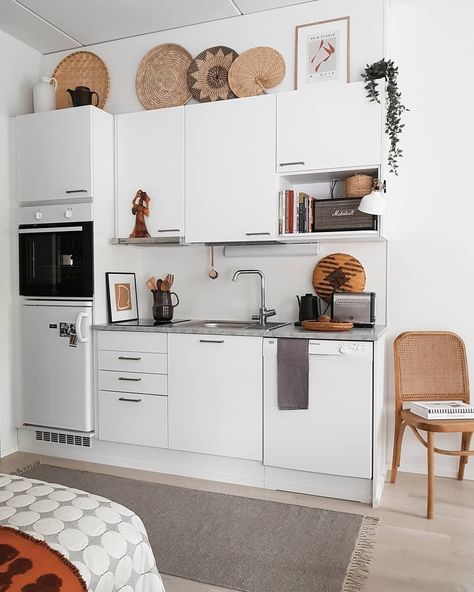 Kitchenette Organization, Apartment Kitchenette, Studio Kitchenette, Small Kitchen Ideas Layout, Small Kitchenette, Tiny Kitchen Design, Kitchen 2020, Small Kitchen Cabinets, Small Apartment Kitchen