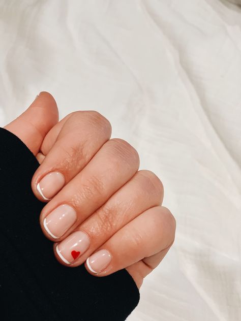 Short nail mani Heart Short Nails, French Manicure With Red, Colored French Nails, Short Red Nails, Short French Nails, Short French Tip Nails, Plum Nails, Yellow Cartoon, Natural Nail Designs