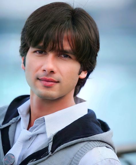 Famous Indian Actors, 90s Bollywood Aesthetic, Bollywood Images, Beautiful Night Images, 90s Bollywood, Shahid Kapoor, Soft Boy, Portrait Sketches, Star Images