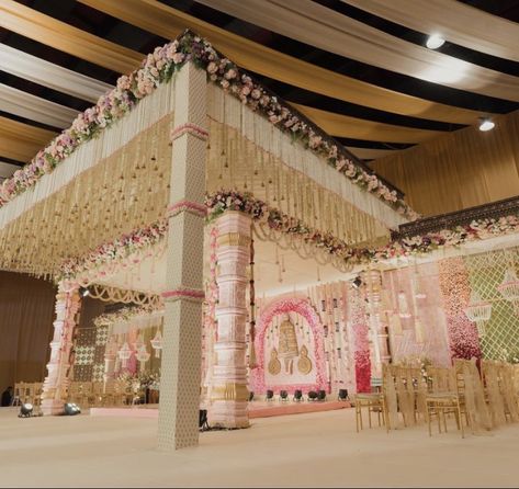 Simple Kalyana Mandapam Decorations, South Indian Mandap Decor Indoor, Telugu Wedding Mandap Decoration, Pelli Mandapam Decoration Telugu, Traditional South Indian Wedding Decor, Kalyana Mandapam Decorations, Mandapam Decoration Marriage, Pelli Mandapam Decoration, Indoor Mandap