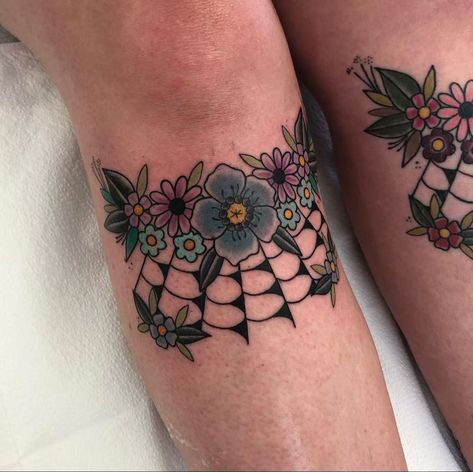 Goth under knee spider web floral tattoo Neo Traditional Spider Web Tattoo, Flowers Below Knee Tattoo, Under Knee Tattoos Women Traditional, Spider Web Tattoo Kneecap, Knee Cuff Tattoo, Knee Ring Tattoo, Knee Adornment Tattoo, Under Knee Traditional Tattoo, Under Knee Floral Tattoo