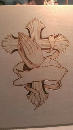 Praying hands on cross wood burning Beginner Wood Burning, Wood Burning Tips, Wood Burning Patterns Stencil, Cross Wood, Wood Burning Stencils, Wood Burn Designs, Pyrography Patterns, Leather Tooling Patterns, Woodburning Projects