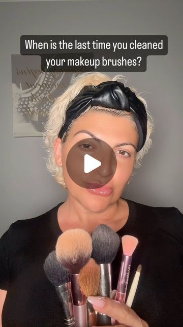 Cristina Pignataro on Instagram: "When is the last time you cleaned your makeup brushes? It’s ok….you can be honest lol!!! Let me show you 2 ways to really get those makeup brushes clean and disinfected. 

@cinemasecretspro 
@palmolivedish 

#makeupbrushes #howtocleanmakeupbrushes #cleanmakeupbrushes #makeupbrushcleaner #makeuptips #makeuphacks #makeupartist #clean #promakeupartist #brushcleaner" Cleaning Makeup Brushes, What To Clean Makeup Brushes With, Diy Makeup Brush Cleaner Spray, Best Way To Clean Makeup Brushes At Home, How Do You Clean Makeup Brushes, How To Clean Makeup Brushes And Sponges, Diy Makeup Brush Cleaner, Makeup Mistakes, Makeup Brush Cleaner