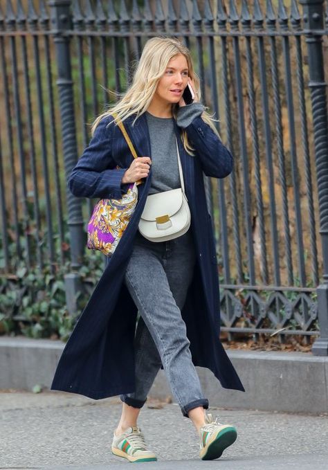 Sienna Miller Street Style 02/04/2020 Sienna Miller Street Style, Sienna Miller Hair, 2000s Trends, Sienna Miller Style, 2020 Street Style, London Look, Sienna Miller, Mode Inspo, Looks Style