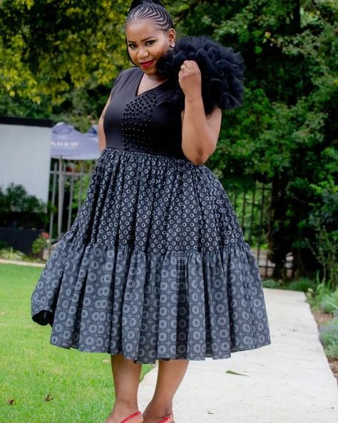 The Silondiwe Shweshwe Dress ❤💓 Shweshwe Dresses Lesotho, Makoti Outfits, Shweshwe Dresses Patterns, Posh Fashion, African Traditional Wear, Shweshwe Dresses, African Fashion Skirts, Dinner Dress Classy, Fashion Skirts