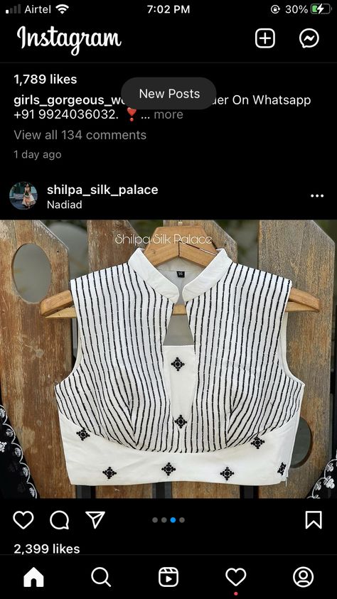 Patiyala Top Design, Polka Dot Blouse Design, Khan Blouse Marathi Pattern, Katori Blouse Designs, Cotton Blouse Designs Latest, Striped Blouse Designs, Sleeveless Blouse Designs, Long Blouse Designs, Blouse Tops Designs