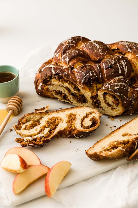 Spiced Apple Challah with a Pretzel Crust | Red Star Yeast Apple Cinnamon Pretzel, Pretzel Challah, Apples Bread, Apple Challah, Cinnamon Pretzel, Rosh Hashana Recipes, Cinnamon Pretzels, Apples And Honey, Red Star Yeast