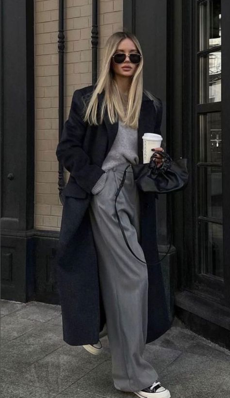 Winter Coat Trends, Rok Outfit, Winter Fashion Outfits Casual, Coat Trends, Casual Outfit Inspiration, Fashion Mistakes, Midi Skirts, Autumn Outfit, Looks Style