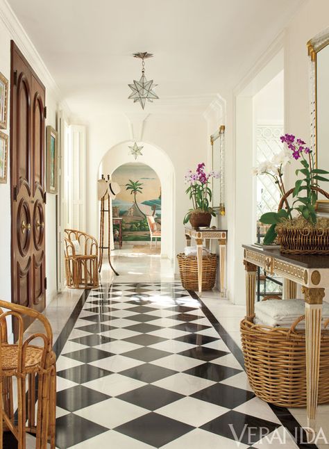 Lyford Cay, Villa Contenta, interior design by Andrew Raquet, photo by Max Kim-Bee, Veranda.com, Star fixtures, Charles Edwards. Vintage rattan chairs. Consoles, McLain Wiesand. Mirrors, Mirror Fair. Checkered Flooring, British Colonial Style, Black And White Tiles, White Floors, White Tiles, Design Living Room, Colonial Style, Decoration Design, 인테리어 디자인