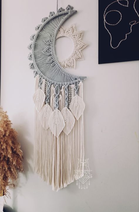 #monn #day&night #sunny #macrame Twine Art, Diy Macrame Projects, Simpul Makrame, Pola Macrame, Dream Catcher Patterns, Deco Boho, Macrame Wall Hanger, Macrame Dream Catcher, Crochet Dreamcatcher