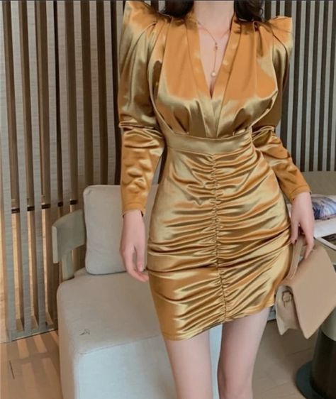 Party Mini Dress, Casual Day Outfits, Elegant Ladies, Gold Sequins, Hip Dress, Mini Dress Party, Elegant Woman, Pretty Dresses, Outfit Of The Day