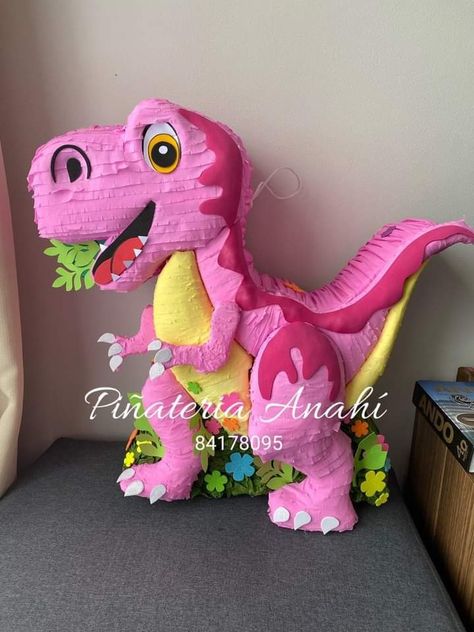 Dinosaur Pinata, Diy Party Themes, Girl Dinosaur Party, Princess Jasmine Birthday Party, Dinosaur Activities Preschool, Dinosaur Birthday Theme, Dinosaur Birthday Party Decorations, Horse Birthday Parties, Piñata Ideas