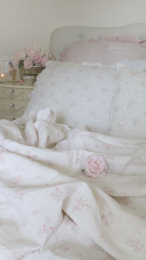 Rachel Ashwell Shabby Chic, Chic Bedding, Romantic Shabby Chic, Shabby Chic Bedding, Princess Room, Shabby Chic Bedroom, Ruffle Bedding, Shabby Chic Bedrooms, Vintage Princess