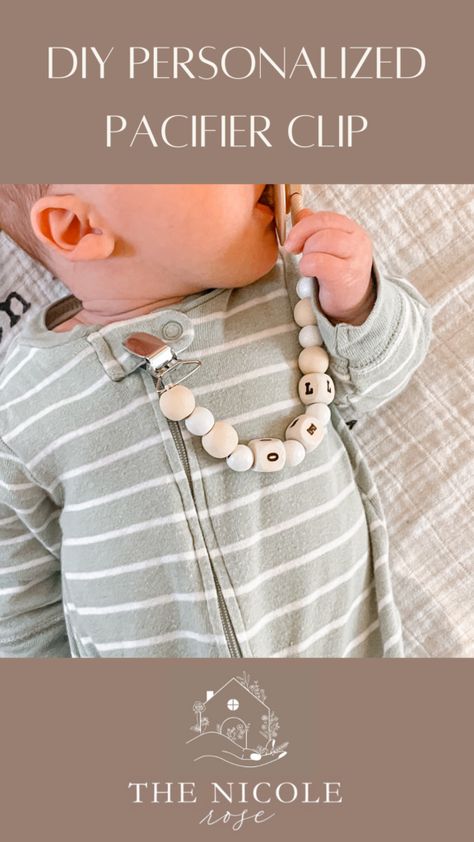 Safe personalized pacifier clip using wooden beads » The Nicole Rose How To Make Pacifier Clips Diy, Diy Baby Pacifier Clips, Pacifier Clip Diy, Diy Pacifier Clip, Bead Pacifier Clip, Pacifier Clips Diy, Beaded Pacifier Clip, Robins Nest, Personalized Pacifier