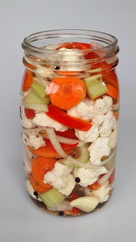 Antipasto Platters, Easy Pickling Recipes, Pickled Vegetables Recipe, Pickled Cauliflower, Home Canning Recipes, Canning Vegetables, Fermentation Recipes, Appetizer Ideas, Homemade Pickles