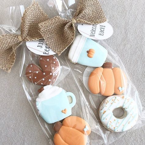 ClearBags on Instagram: “☝🏽Welcome Back/Just Because mini cookie sets! These are just the cutest @polkanddotcookies thanks so much for sharing!…” Fall Cookies Decorated With Royal Icing, September Desserts, Fall Cookies Royal Icing, Fall Decorated Sugar Cookies, Fall Sugar Cookies Decorated, Fall Cookies Decorated, Fall Themed Cookies, Fall Sugar Cookies, Dot Cookies