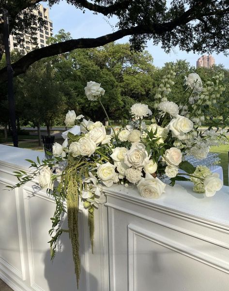 Modern Wedding Altar Ideas, Draped Greenery Wedding, White And Green Table Centerpiece, Art Deco Wedding Florals, Modern White Wedding Florals, Classic Modern Wedding Table Decor, Wedding Bar Floral Arrangements, Old Money Wedding Flowers, Bar Floral Arrangement Wedding